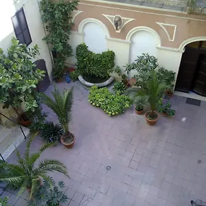 2* Pensión San Daniele Bundi House
