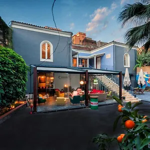 https://the-yard-hostel.sicilyhotelsitaly.net